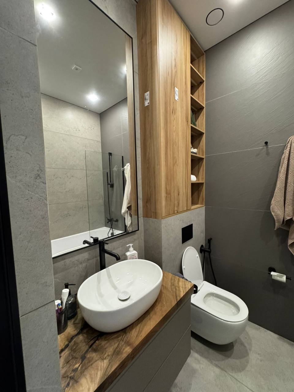 Тумба ванная Серый + Дерево + Чёрная фурнитура